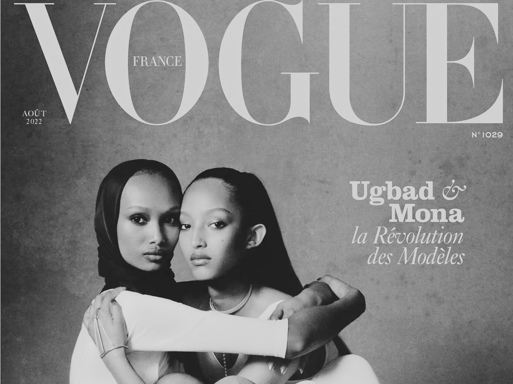 Couverture de Vogue France - édition août 2022 avec deux mannequins soudanaises en photo dont une hijab